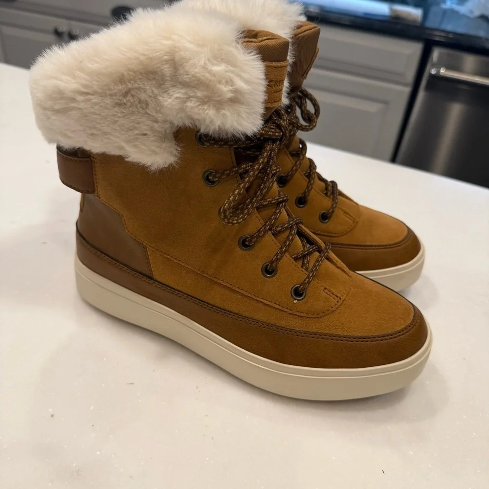 Koolaburra by UGG Women’s Ryanna Suede boots Chestnut Sz 6 NEW